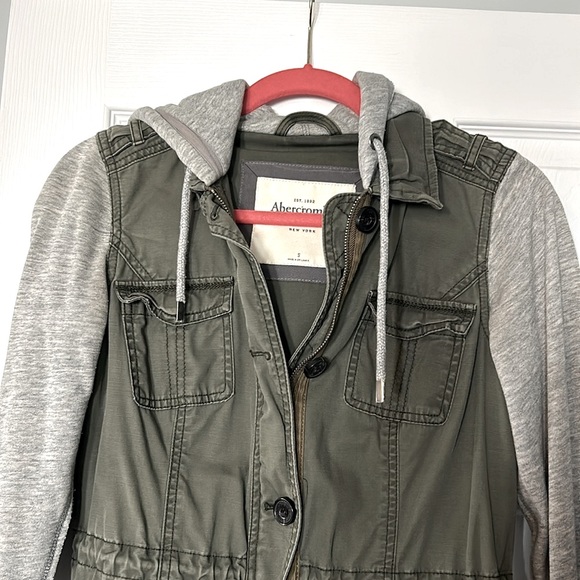 Abercrombie & Fitch Army green drawstring hooded jacket with grey knit sleeves - Picture 2 of 7